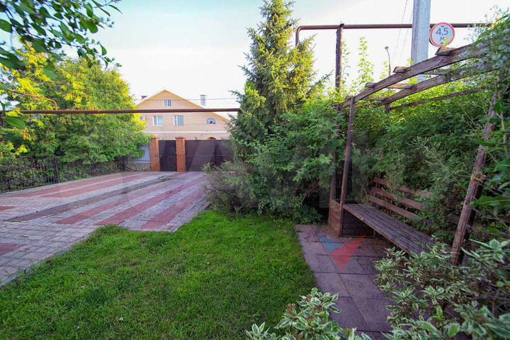 Дом 196 м² на участке 7,8 сот.