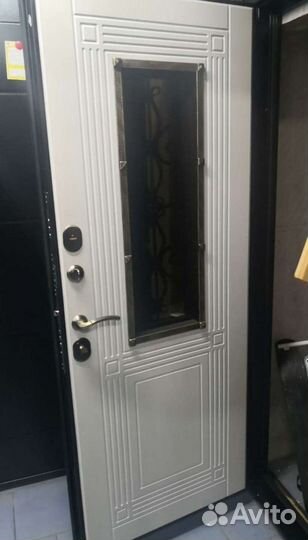 Дверь с ковкой