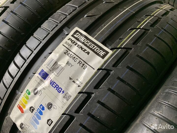 Bridgestone Potenza S001 245/45 R19 и 275/40 R19