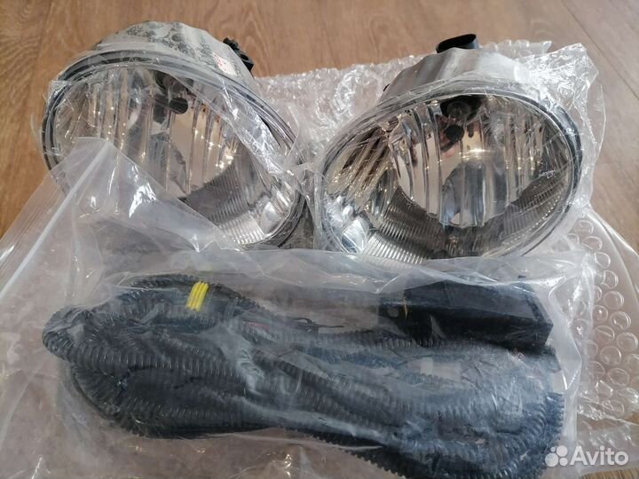 Туманки Toyota noah/voxy новые с проводкой