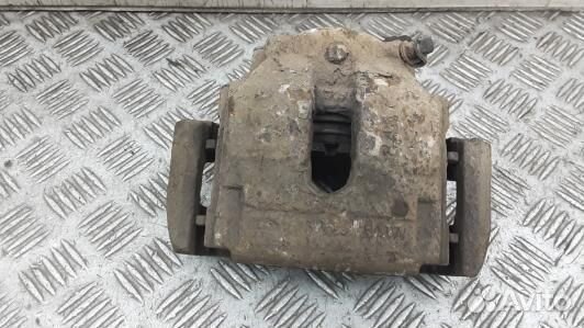 Суппорт тормозной передний левый BMW X3 E83 (DBN14