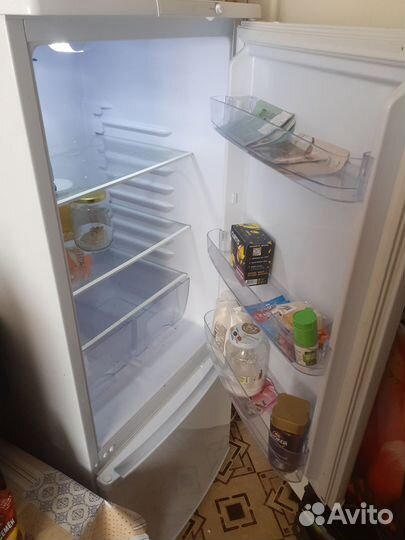 Холодильник на запчасти 