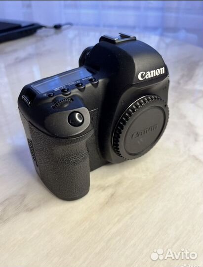 Зеркальный фотоаппарат canon D5 Mark II