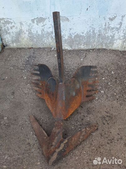 Корпус окучника в сборе со стойкой