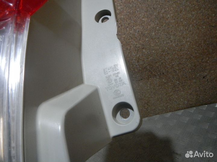 Б/У Б/У Фонарь задний левый, Toyota (Тойота) -land