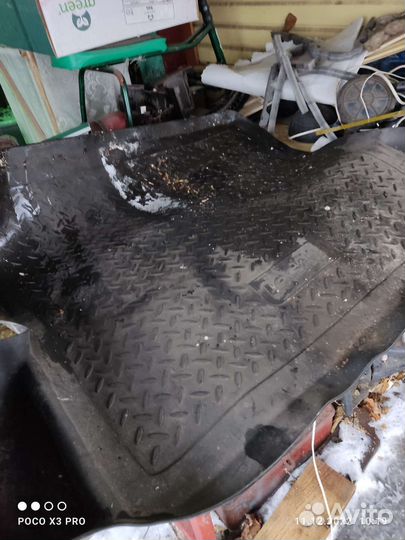 Коврик в багажник renault logan и УАЗ Патриот