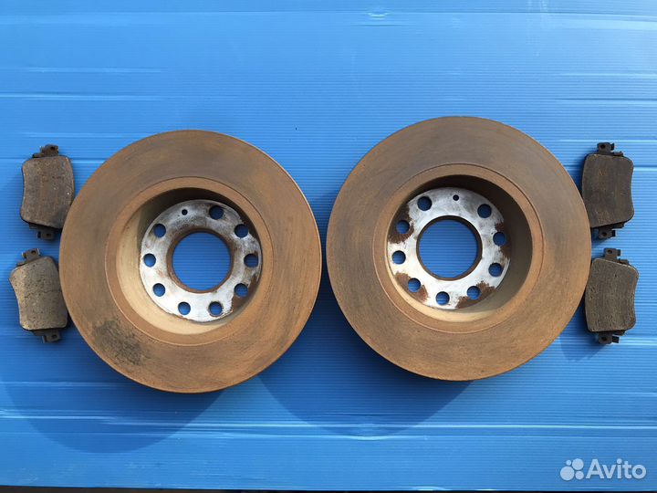 Задние тормозные 272 диски с колодками Octavia A7