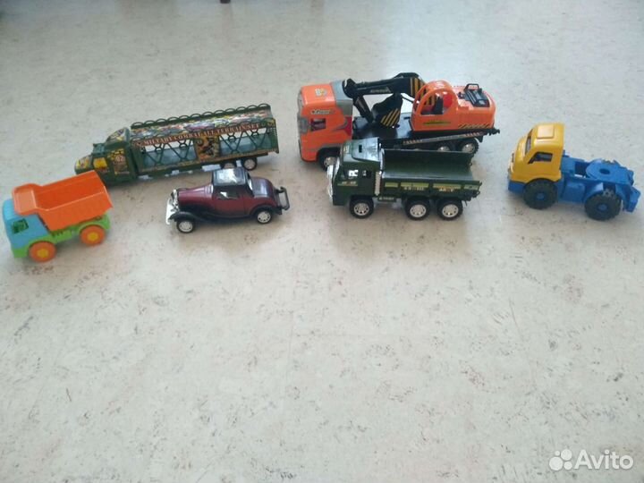Игрушечные машинки