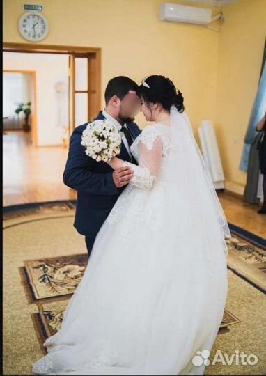 Свадебное платье со шлейфом