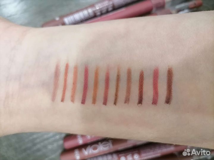 Косметический карандаши для губ