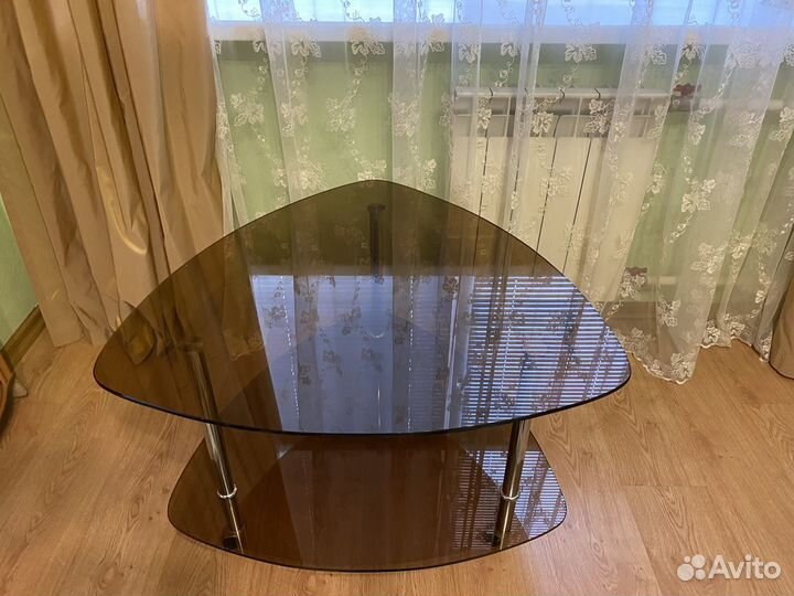 Столик стеклянный