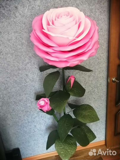 Ростовая роза с бутонами торшер