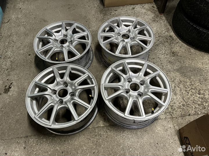 Стильные литые диски 4x100 Цо 60.1 R14 Ровные