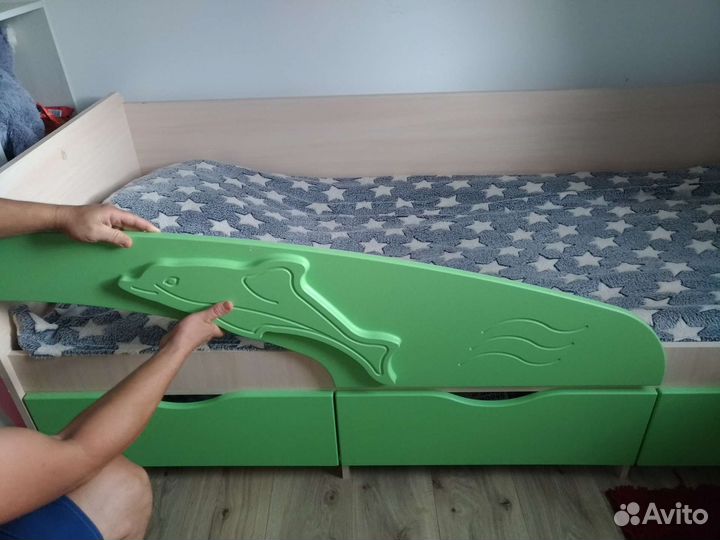 Кровать с бортиком дельфин