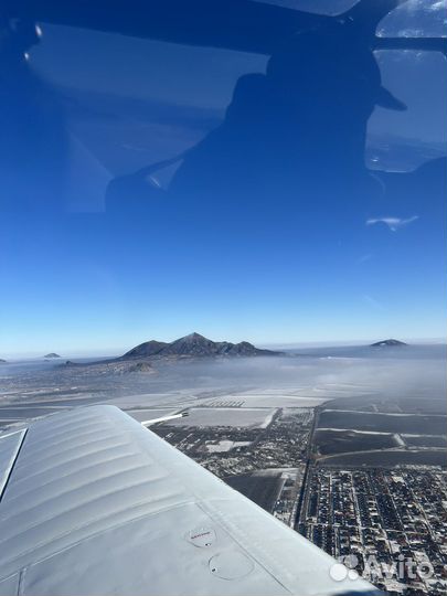Экскурия на борт самолета с видом на Эльбрус
