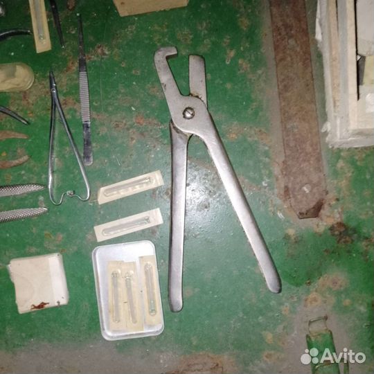 Инструменты для ухода и лечения животных