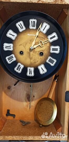 Настенные механические часы с боем Янтарь