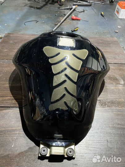 Бензобак для Suzuki GSX650F