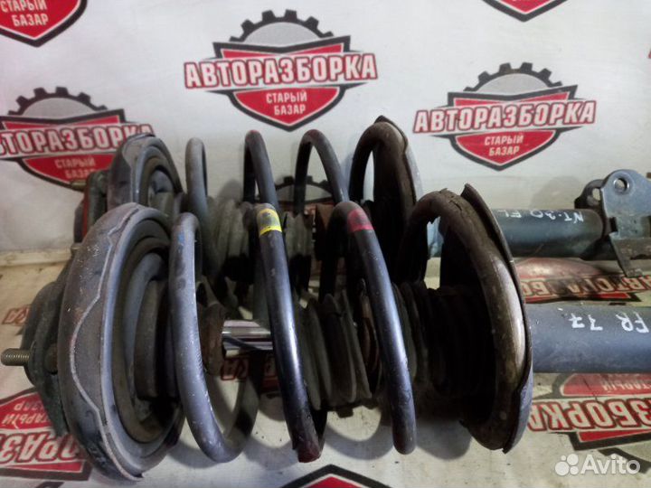 Стойка передняя правая Nissan X-Trail NT30