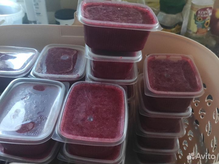 Земляника, грибы сушёные, яблоки сушёные