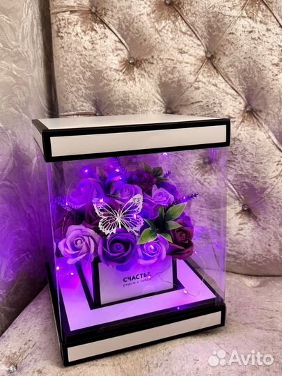 Коробочки с розами подарок девушке