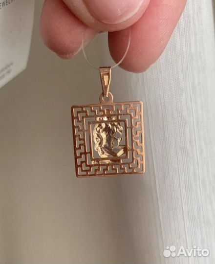 Золотой кулон дева