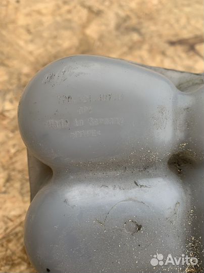 Бачок расширительный на Volkswagen Touareg NF FL