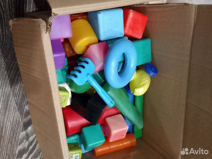 Кубики, конструктор, игрушки для песочницы