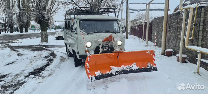 Электро-гидроповоротный снежный отвал