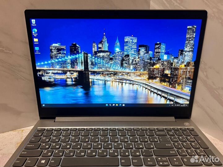 Шустрый ноутбук Lenovo Core 11th/Full HD/SSD