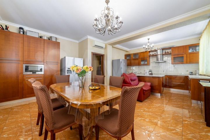 Коттедж 340 м² на участке 3 сот.