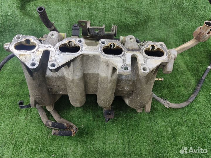 Впускной коллектор Nissan primera P11