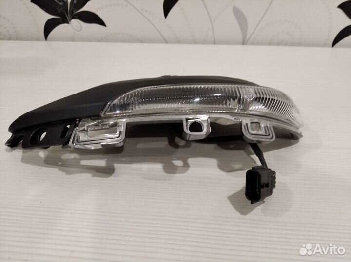 Повторитель поворота зеркала правого