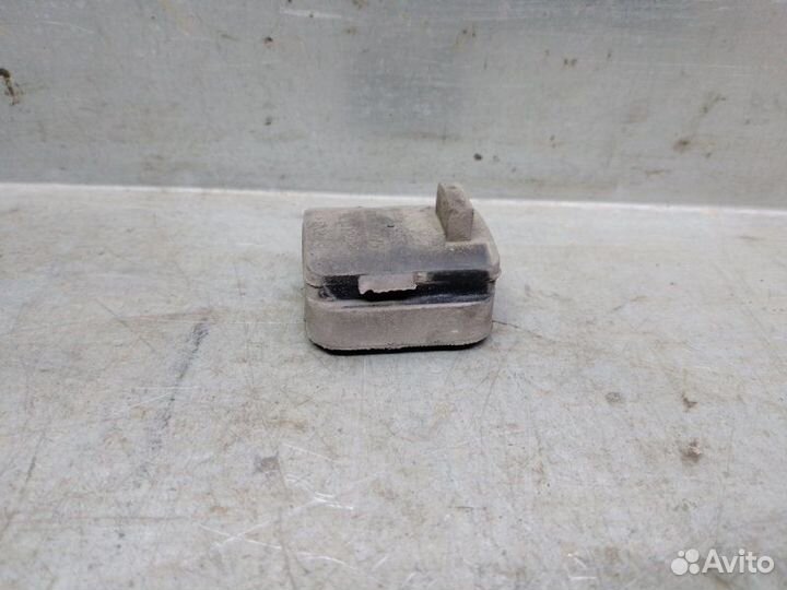 Подушка радиатора Volkswagen Passat B5 1996-2000