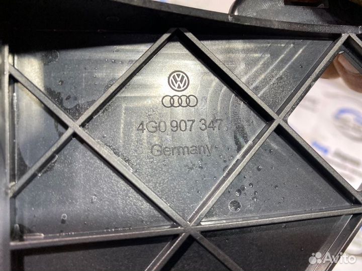 Кронштейн блока предохранителей Audi A6 C7 chva