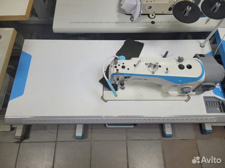 Прямострочная машина с обрезкой нити Jack A2 Б/У