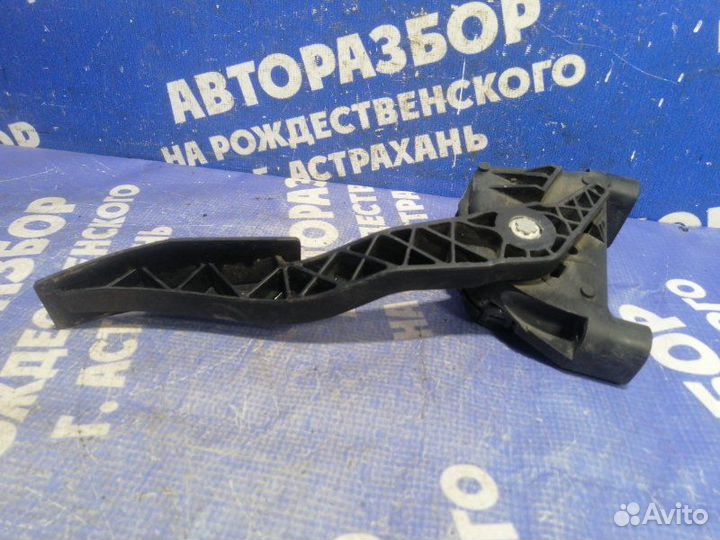 Педаль газа Opel Astra H хэтчбек 2007