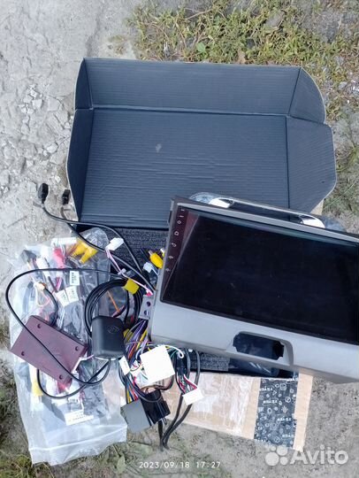 Гу на автомобиле