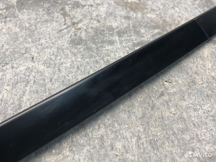 Зад лев молдинг двери Stinger GT