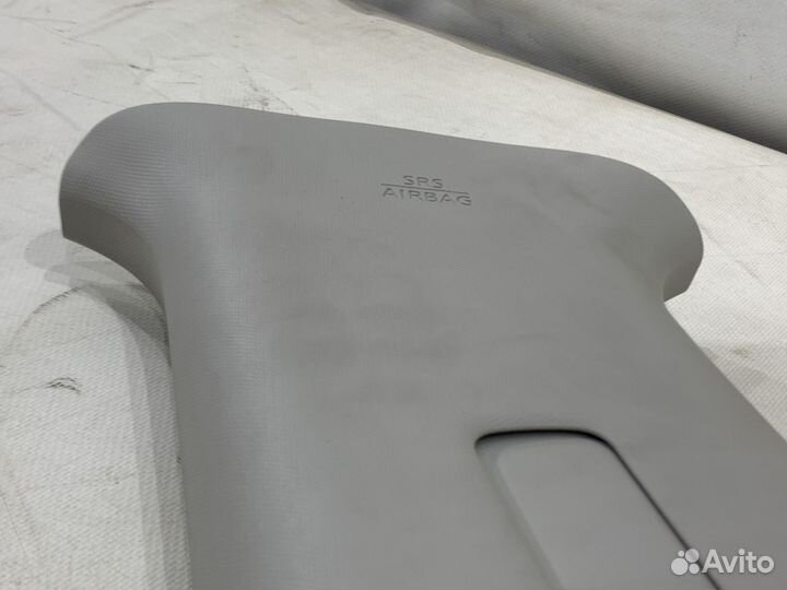 Накладка центр. стойки верх. Nissan Murano Z52