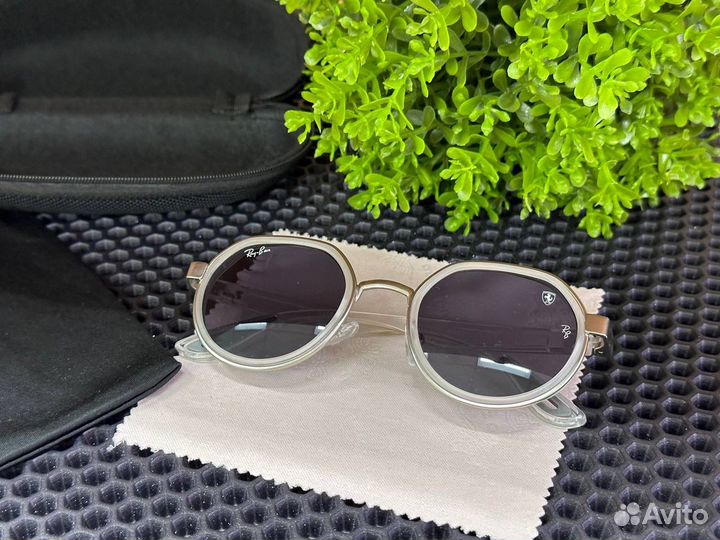 Солнцезащитные очки RAY-BAN