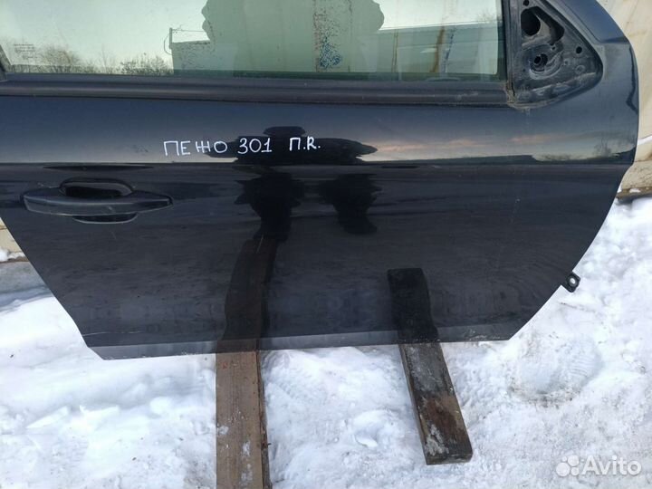 Дверь передняя правая Peugeot 301