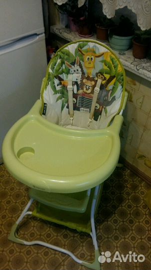 Кровать и столик для кормления