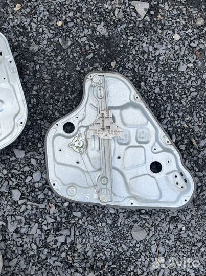 Стеклоподъемник задний правый Hyundai i30 07-12