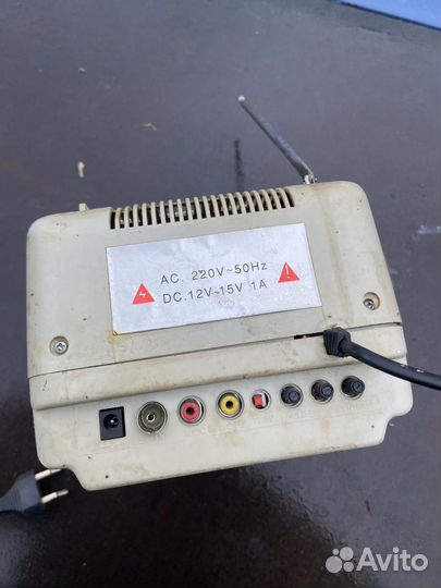 Миниатюрный телевизор ретро 90ых