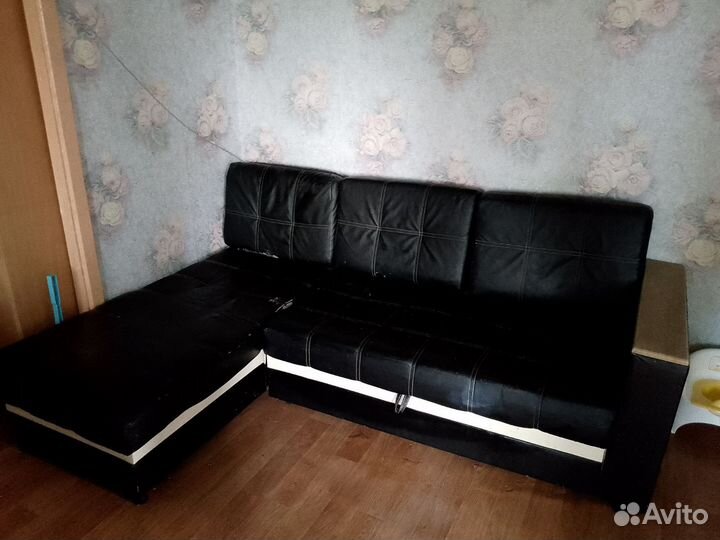 Кожаный угловой диван бу