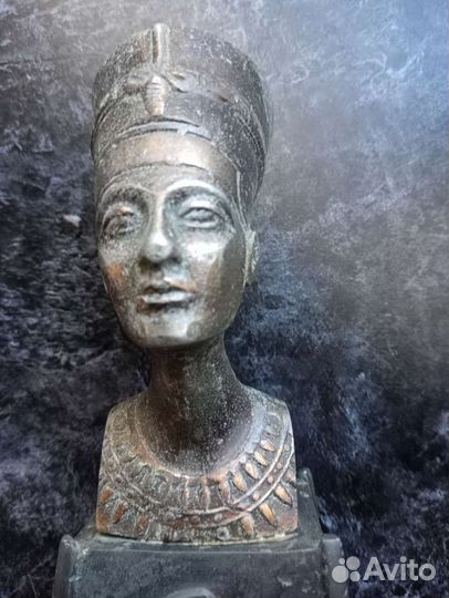 Бюст Нефертити латунь, кошка статуэтка