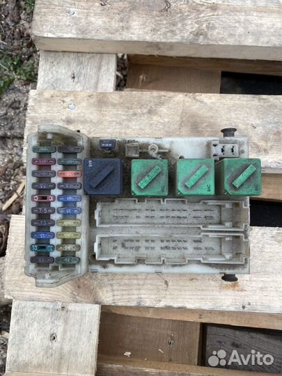 Блок предохранителей Ford Mondeo ll