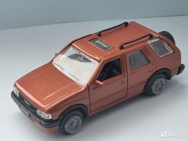 Модель автомобиля Opel Frontera 1:43 Gama-Schuco