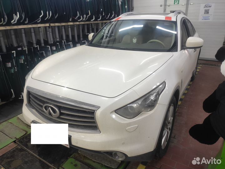 Лобовое стекло Infiniti FX35 2